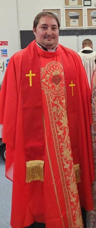 Fr Mendoza vested for mass Fr Mendoza vested for mass